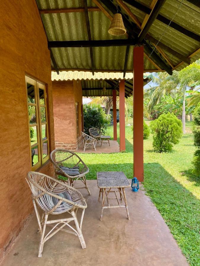 Hotel Wild Breeze Tissamaharama Esterno foto