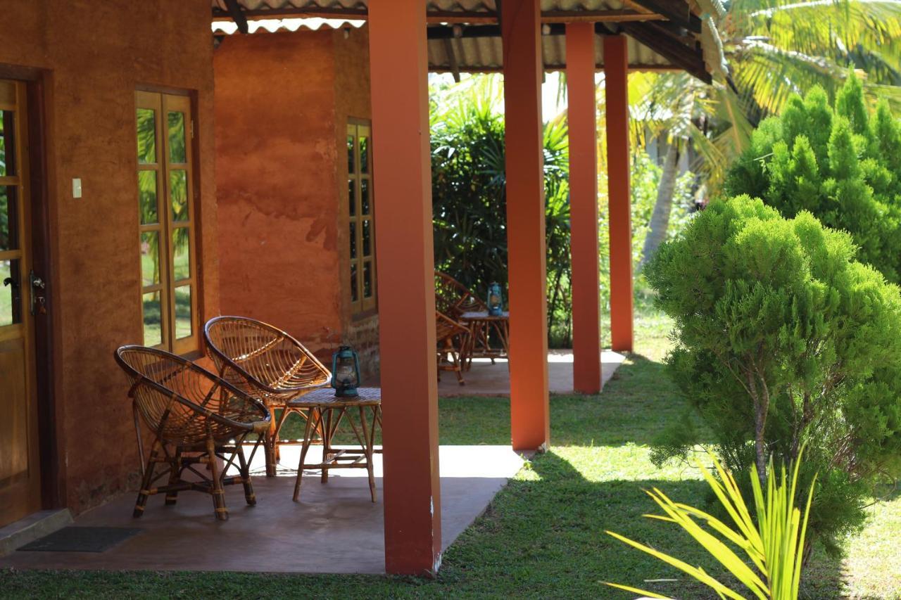 Hotel Wild Breeze Tissamaharama Esterno foto