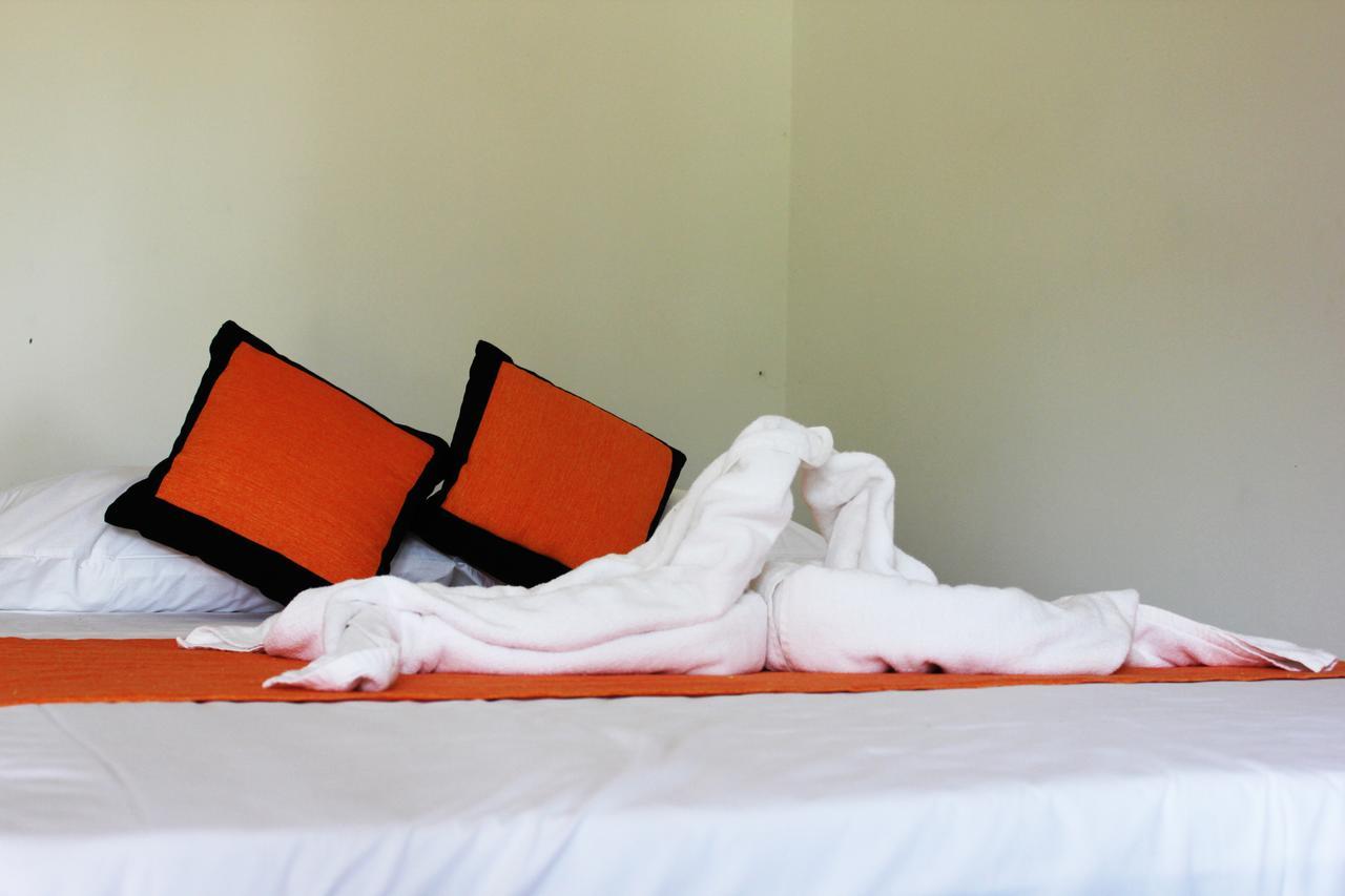 Hotel Wild Breeze Tissamaharama Esterno foto